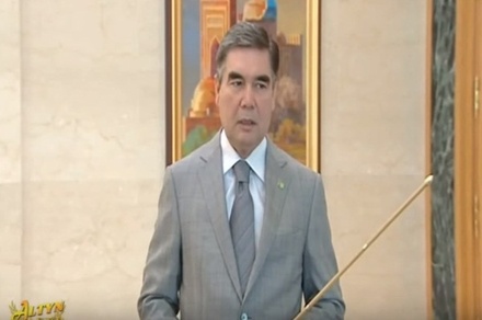 Президент Туркменистана впервые появился на публике после слухов о своей смерти
