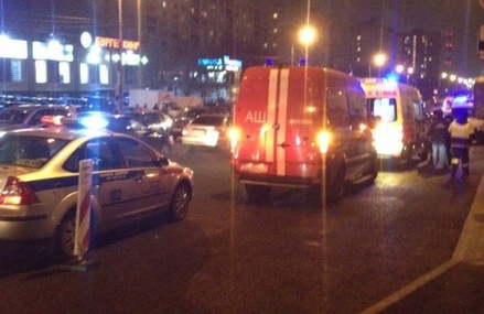 На юго-востоке Москвы после наезда маршрутки на остановку погиб человек