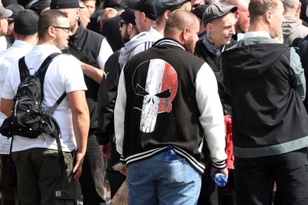 Во время столкновений на марше неонацистов в Берлине пострадали 6 полицейских