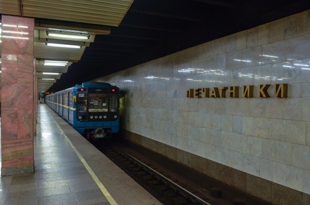 Пьяный москвич проехался между вагонами поезда метро, спрыгнул и ушёл в тоннель