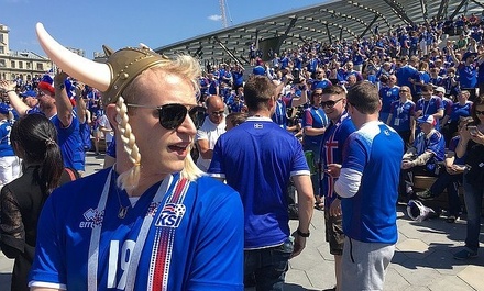 Тысячи исландских болельщиков устроили флешмоб в парке «Зарядье» в Москве