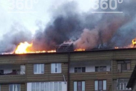 В Дагестане горит крыша пятиэтажного дома