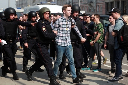 В Госдуму внесён проект о смягчении наказания за нарушения на митингах
