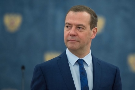 Дмитрий Медведев поздравил граждан с Днём России