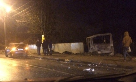 Два пешехода погибли при столкновении фуры с автобусом в Ленобласти