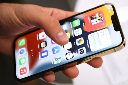 Apple планирует разрешить загружать сторонние приложения на iPhone и iPad