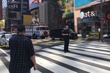 Наезд автомобиля на пешеходов в центре Нью-Йорка привёл к человеческим жертвам