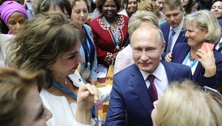 Владимир Путин рассказал об особом отношении к женщинам в России