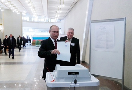 Владимир Путин в Москве проголосовал на выборах президента