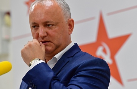 Экс-президента Молдавии доставили в суд для избрания меры пресечения