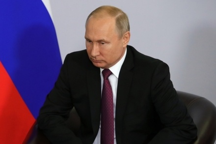 Путин выразил соболезнования Макрону в связи с терактом в Париже