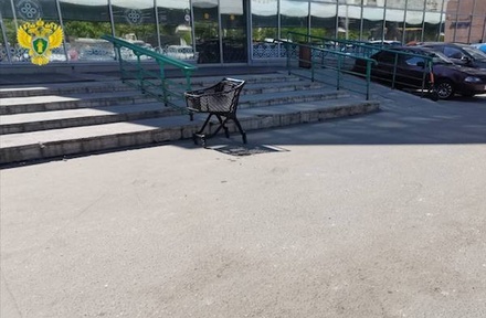Женщина оставила двухмесячного ребёнка на лестнице у супермаркета в Москве