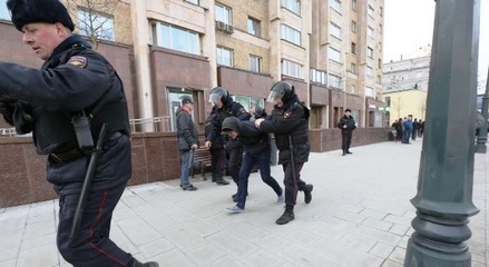 Суд арестовал нового фигуранта дела о нападении на полицейских 26 марта