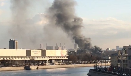 В центре Москвы загорелся склад