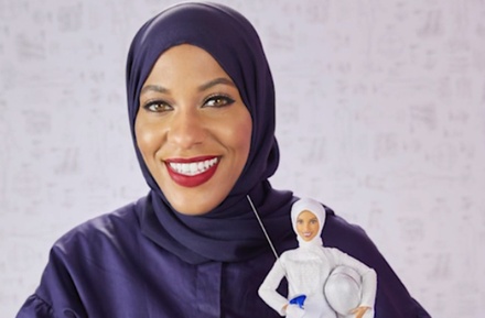 Публике впервые официально представили куклу Барби в хиджабе