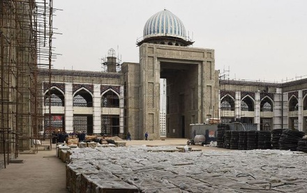 Рабочие упали с высоты 60 метров на строительстве мечети в Душанбе