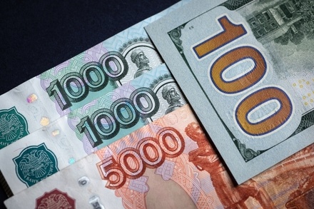 Курс доллара впервые с ноября превысил 77 рублей