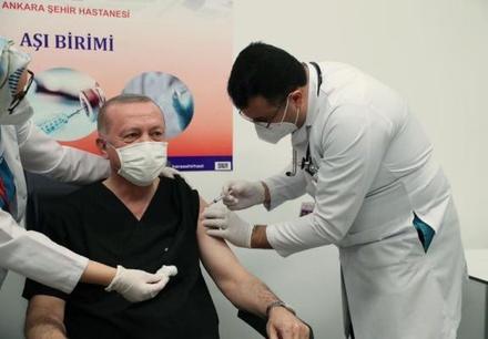 Реджепу Тайипу Эрдогану сделали прививку от коронавируса