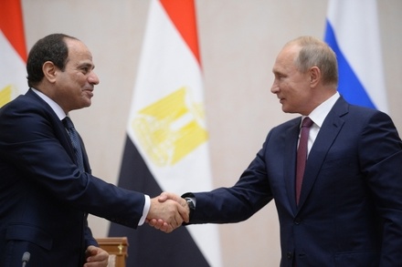 Путин заявил о намерении России возобновить чартеры в Египет