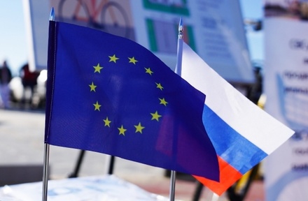 Сенатор назвал «последними судорогами» планы ЕС приостановить соглашение об упрощённых визах с РФ