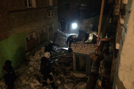 В Саратовской области под тяжестью снега обрушилась кровля жилого дома