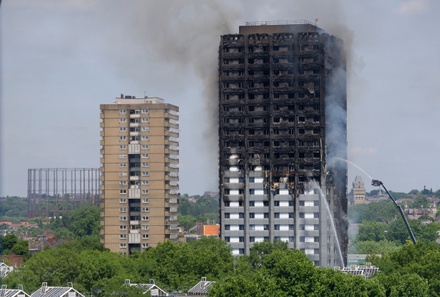 Число погибших при пожаре в высотке Лондона возросло до 12