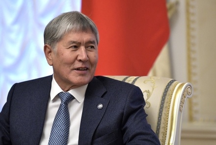 Парламент Киргизии лишил неприкосновенности Алмазбека Атамбаева
