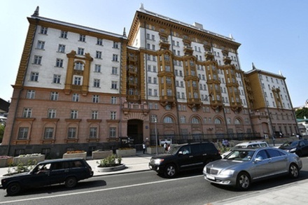 В Москве отмену парковки для посольства США объяснили дефицитом мест для горожан