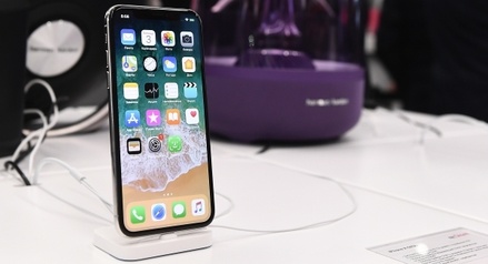 Apple вдвое сократит план производства iPhone X из-за низкого спроса