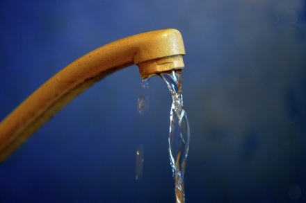 Онищенко раскритиковал вывод ВЦИОМ о недовольстве 53% россиян качеством водопроводной воды