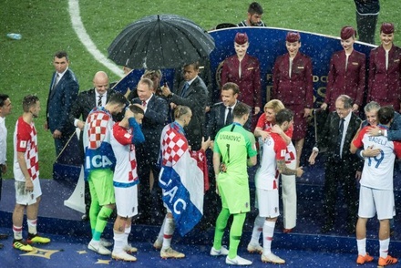 Президент Хорватии заявила, что не заметила ливень в «Лужниках»