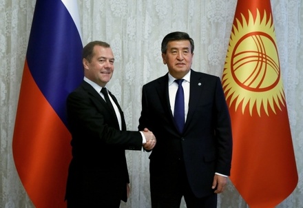 Медведев пообещал Киргизии поддержку и помощь