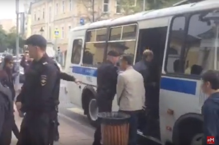 У посольства Мьянмы в Москве полиция задержала 17 человек
