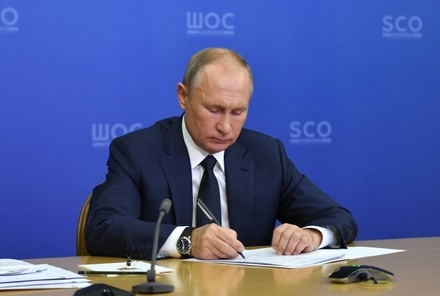 Владимир Путин заявил об эффективности всех российских вакцин против COVID-19