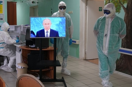 Дмитрий Песков сообщил, что Владимир Путин привьётся от коронавируса