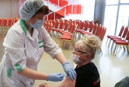 В Госдуме сочли низкими темпы вакцинации в России