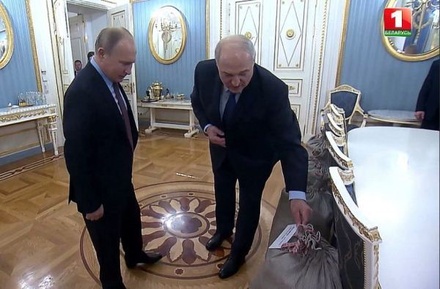 Песков рассказал, что Путину понравилась подаренная президентом Белоруссии картошка
