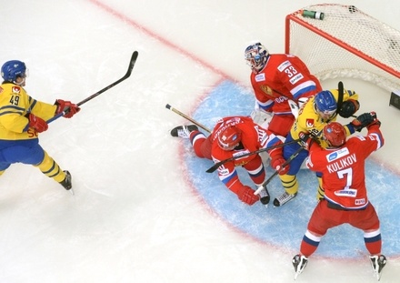 Сборная России по хоккею в овертайме проиграла шведам в матче Евротура