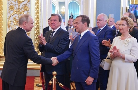 Владимир Путин предложил кандидатуру Дмитрия Медведева на пост премьер-министра