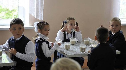 Роспотребнадзор предложил запретить детям приносить в школу еду из дома