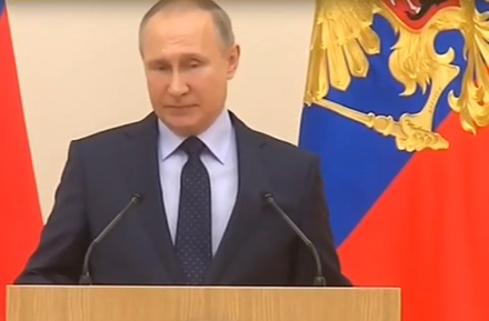 Путин попросил прощения у олимпийцев за то, что Россия не смогла их защитить