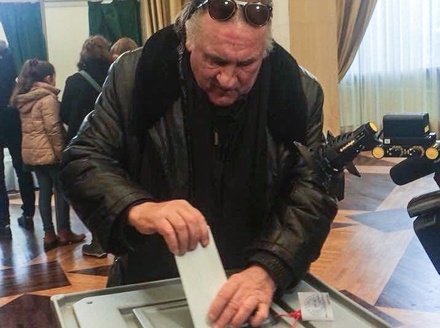 Жерар Депардье проголосовал на выборах в Госдуму