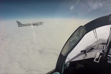 Опубликовано видео полёта российских военных самолётов у берегов Аляски