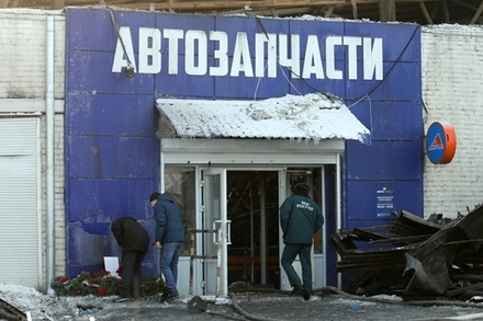 СМИ назвали причину пожара на складе автозапчастей в Красноярске