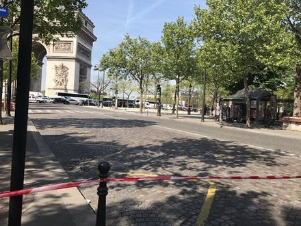 Движение на площади Шарля де Голля в Париже ограничено из-за угрозы взрыва
