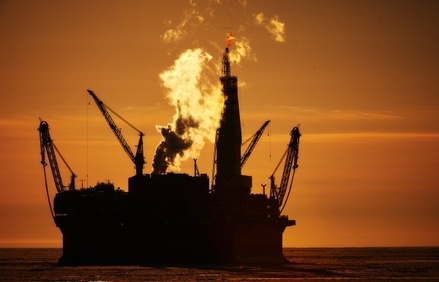 Мировые цены на нефть обновили многолетние минимумы