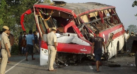 Число жертв ДТП с автобусом в Индии возросло до 14