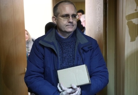 Обвиняемому в шпионаже Полу Уилану выдали два англо-русских словаря