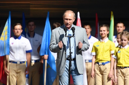Директор «Артека» выступление под флагами ЛНР и ДНР объяснил решением детей