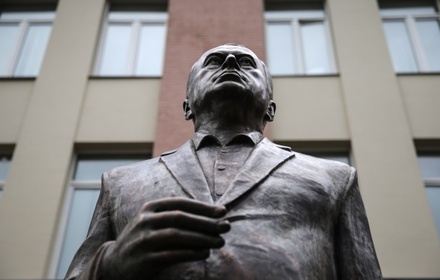 Жириновский назвал открытый в его честь памятник «трёхметровым величием»